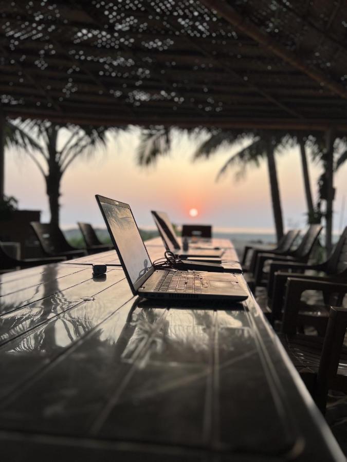Revibe Beach Hostel Gokarna Гокарна Экстерьер фото