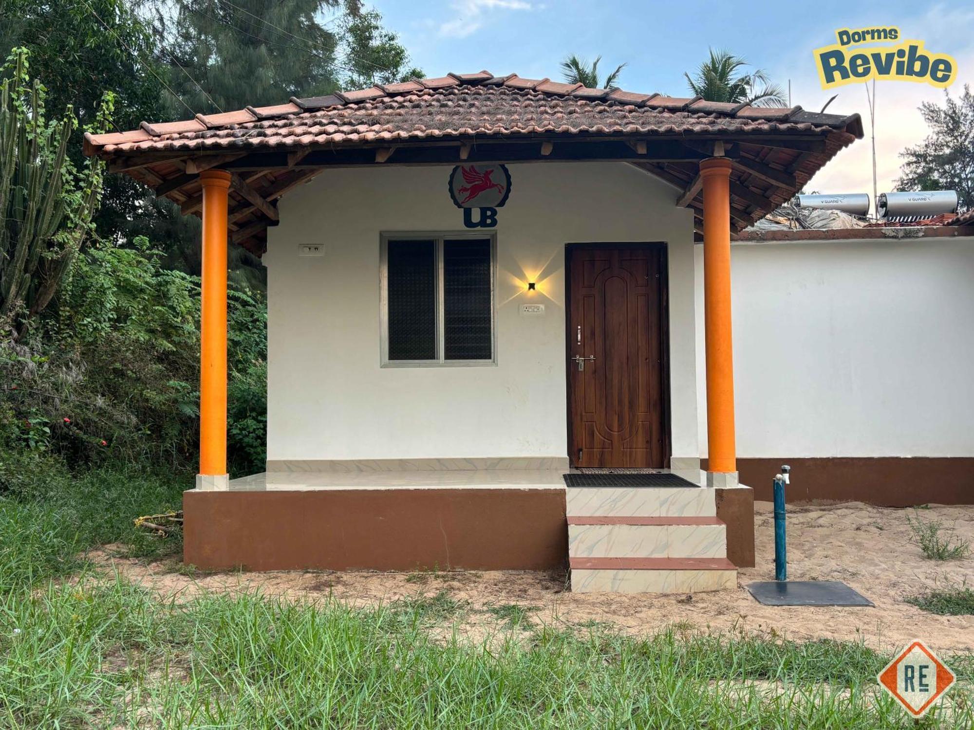 Revibe Beach Hostel Gokarna Гокарна Экстерьер фото
